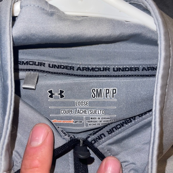 Under Armour DriFit 1/4 zip - Picture 2 of 2